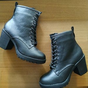 Zigi Soho Women's Kourtlan Ankle Bootie